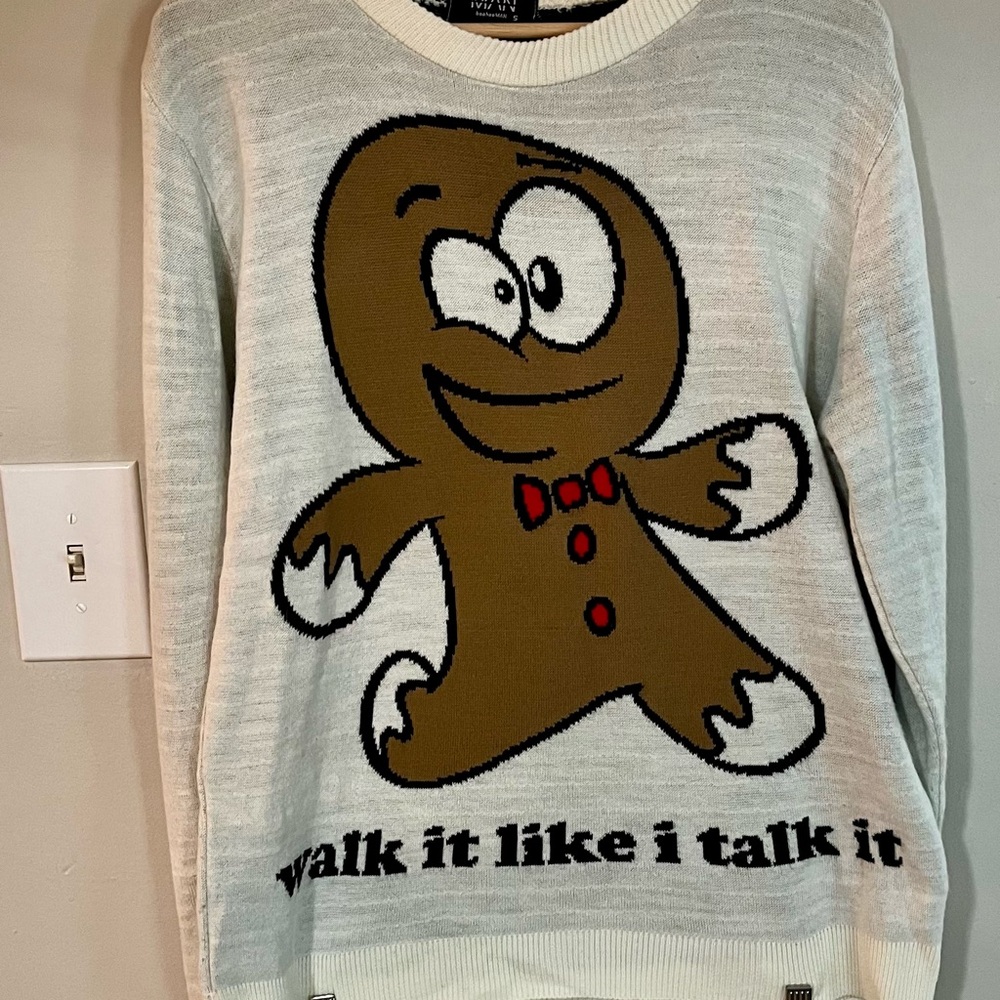 Passing on a cute holiday time sweater. Got lots of compliments. Comfy and warm.